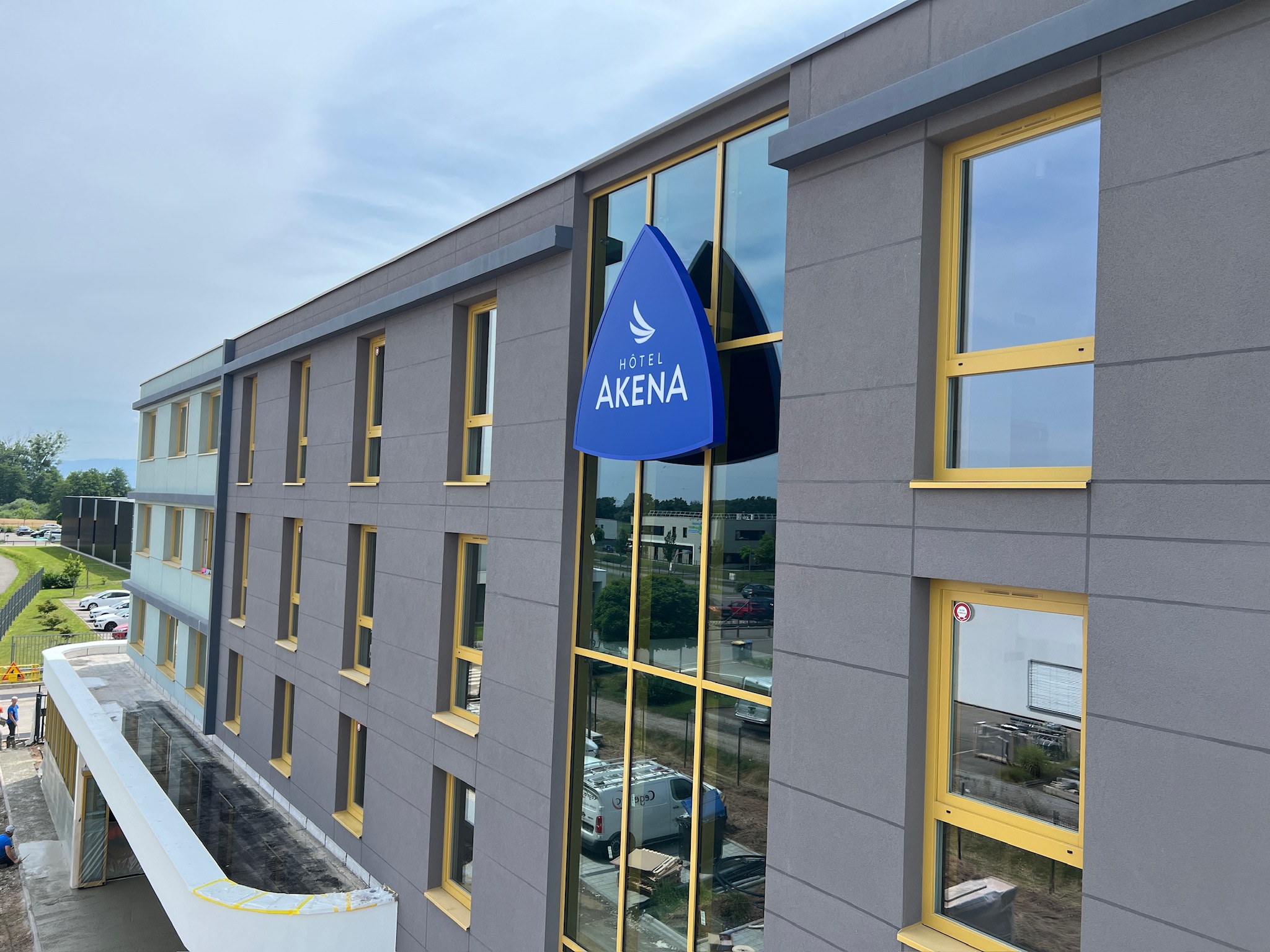 Micro Enseigne Clignotante Miller Engineering 65811 – Restaurant/Hôtel à DROITE – Échelle HO/O