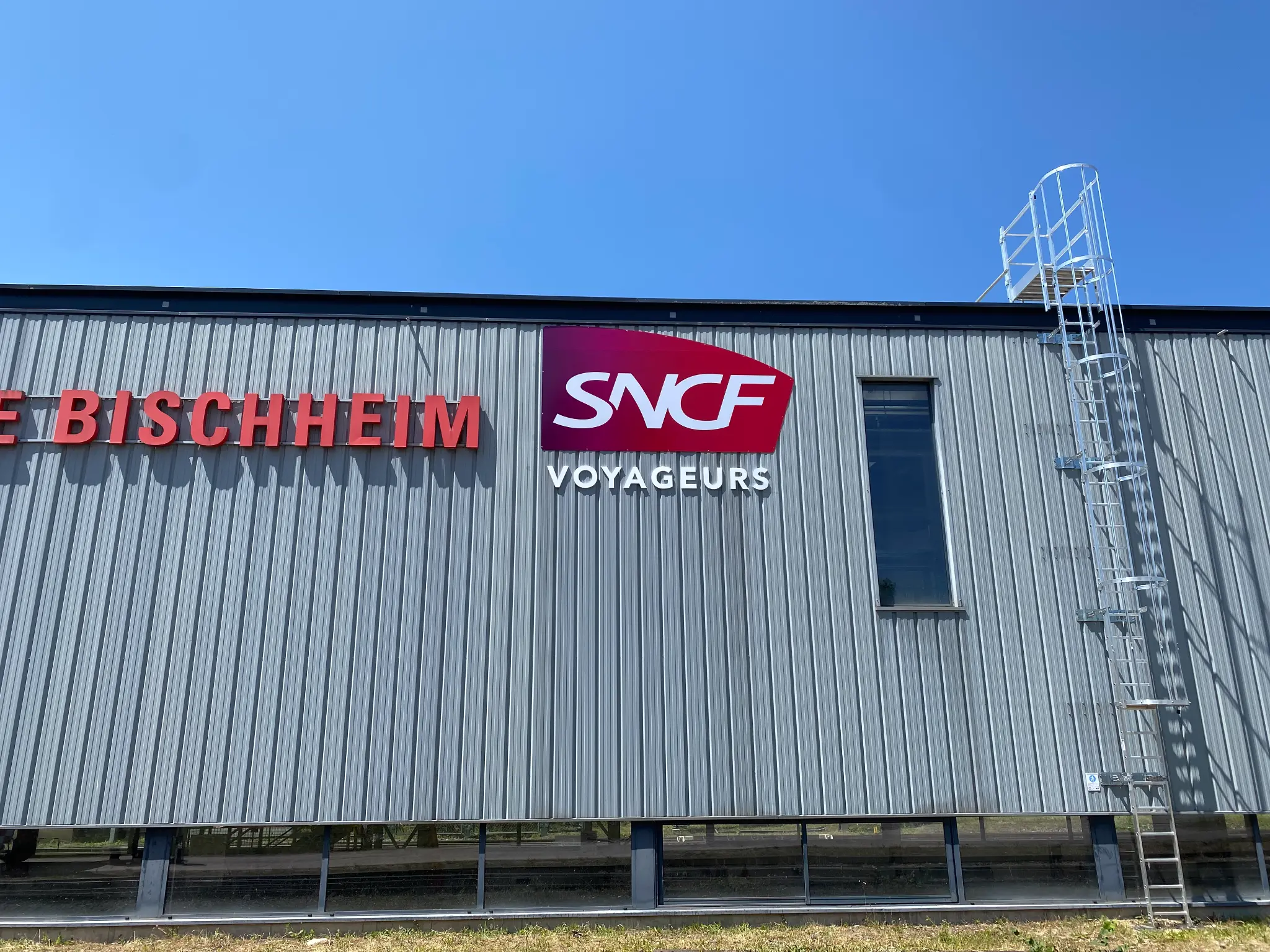 Dibond lettres découpées SNCF Bischheim — enseigne signalétique grand format
